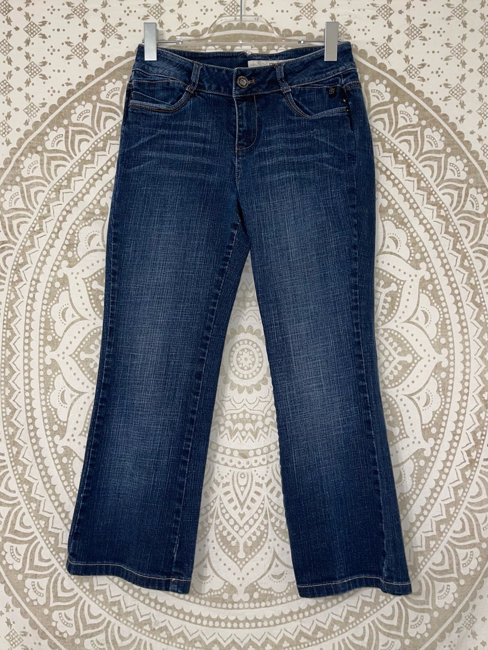 "DKNY JEANS" LADIES BLUE SOHO, CUTE POCKETS/BELT LOOPS, ZIP & BUTTON-UP...SIZE 4